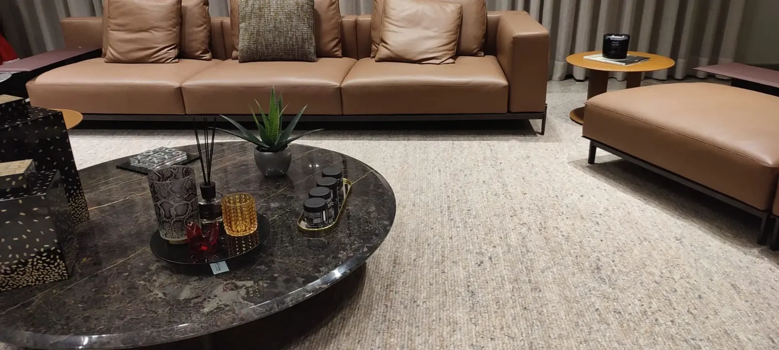 Salon cuir et marbre